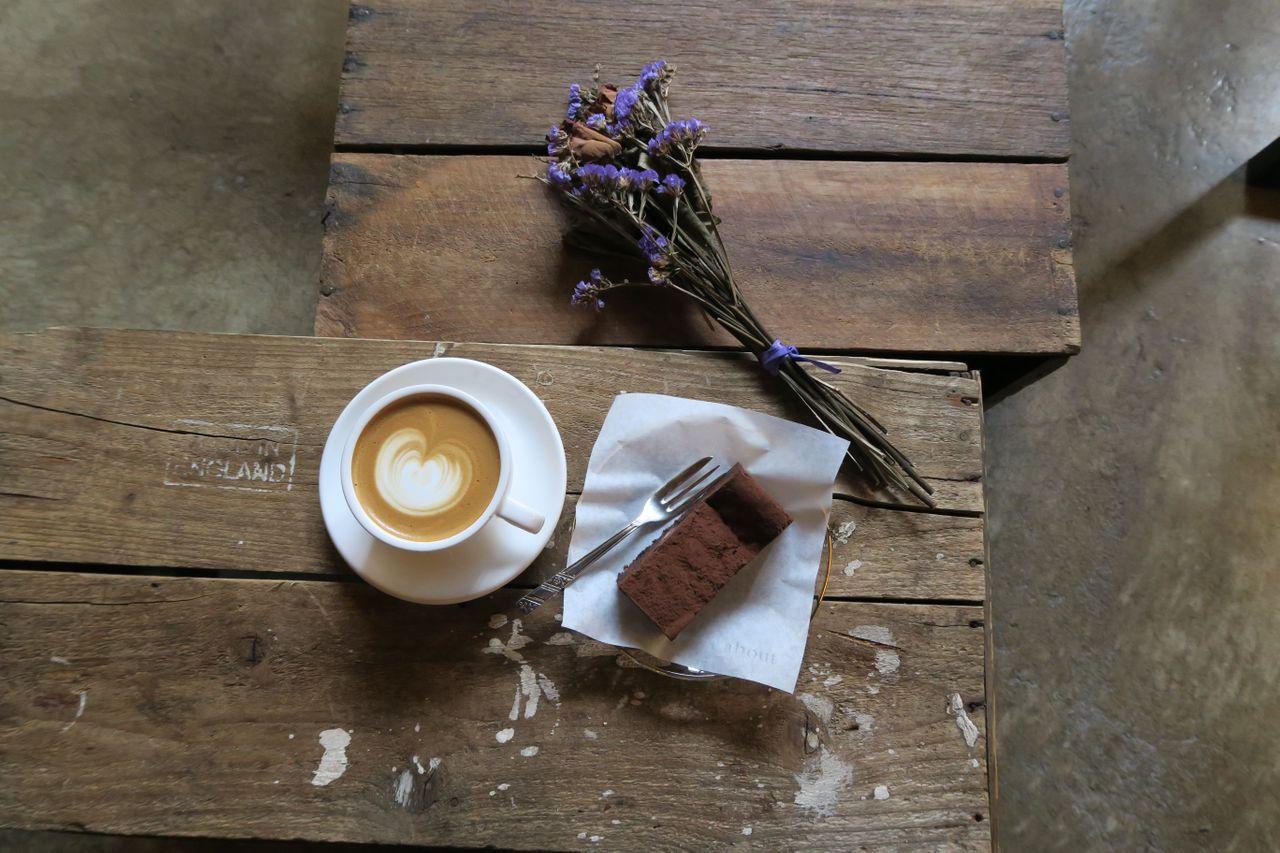 イテウォン、梨泰院、シンサ、新沙、韓国カフェ、ソウルカフェ、雰囲気の良いカフェ、独特な感性のカフェ、ブラウニー、韓国おしゃれカフェ